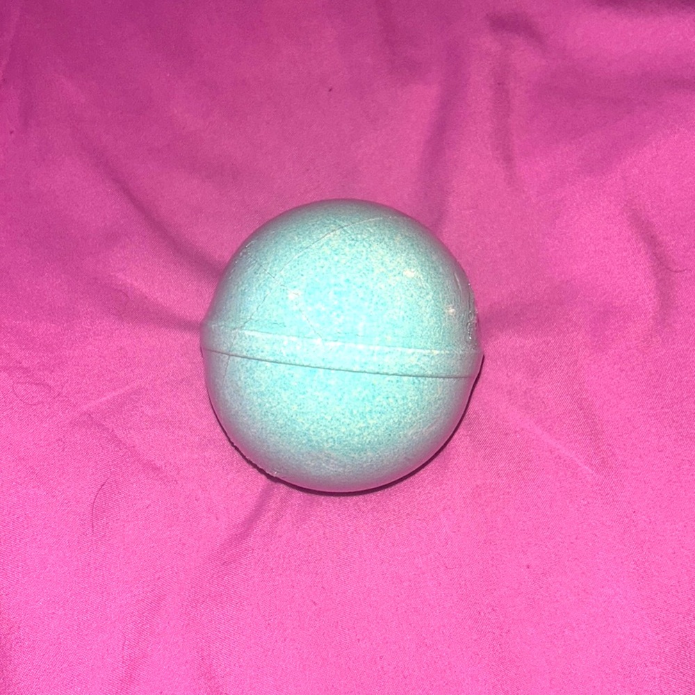 Bombshell Bath Bomb 🫧